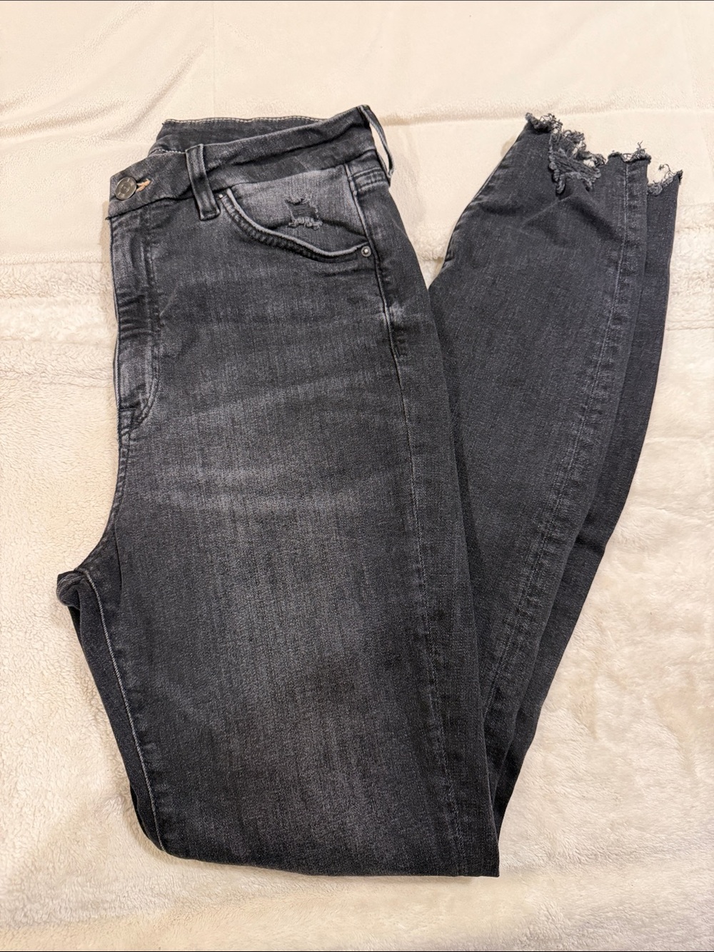 H&M black distressed ripped super skinny high rise jeans, 28.